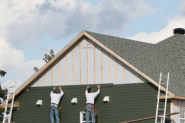 Professional Siding technician working in Saint Paul Park, MN
